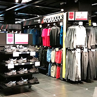 rayonnage de magasin multisport